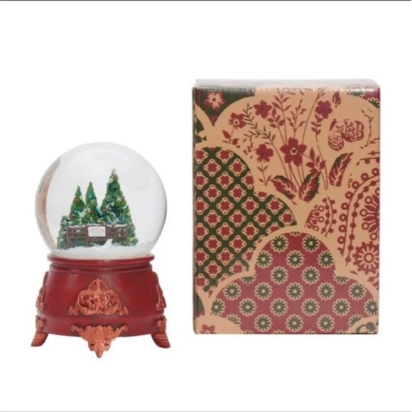 NEW Taylor Swift Christmas Tree Farm Snow Globe - Picture 6 of 12